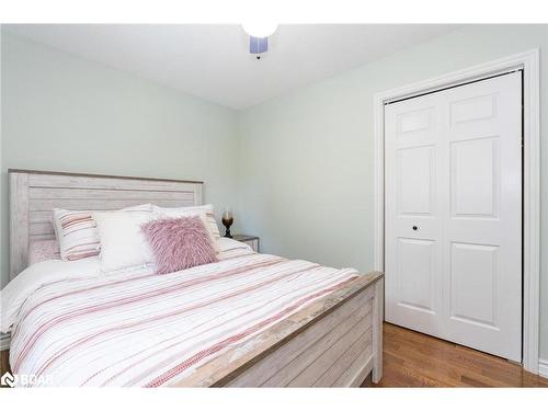 110 Chieftain Crescent, Barrie, ON - Indoor Photo Showing Bedroom