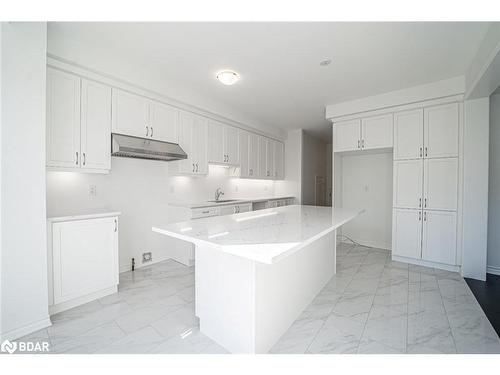 713 Mika Street, Innisfil, ON - Indoor Photo Showing Kitchen