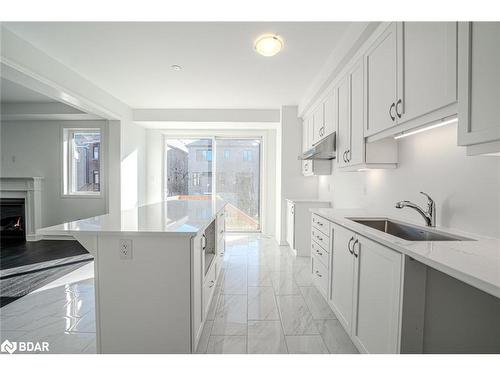 713 Mika Street, Innisfil, ON - Indoor Photo Showing Kitchen