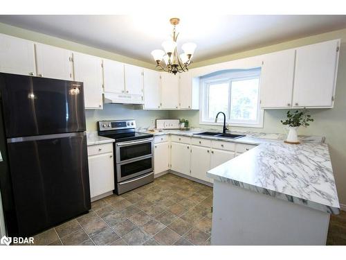 7573 Hwy 35, Kawartha Lakes, ON - Indoor Photo Showing Kitchen With Double Sink