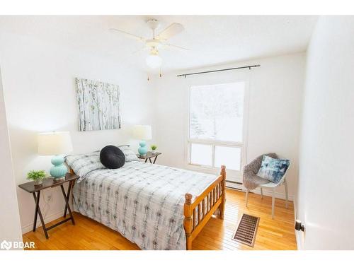 7573 Hwy 35, Kawartha Lakes, ON - Indoor Photo Showing Bedroom