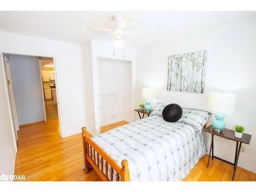 7573 Hwy 35, Kawartha Lakes, ON - Indoor Photo Showing Bedroom