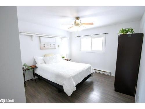 7573 Hwy 35, Kawartha Lakes, ON - Indoor Photo Showing Bedroom