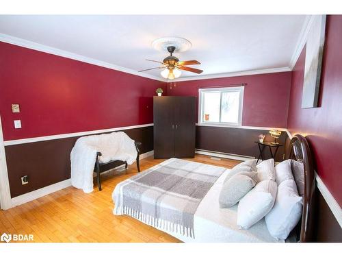 7573 Hwy 35, Kawartha Lakes, ON - Indoor Photo Showing Bedroom