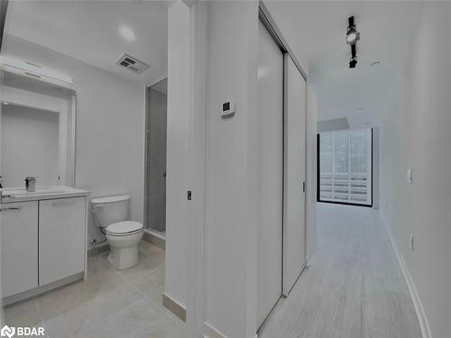 1707-195 Mccaul Street, Toronto, ON - Indoor Photo Showing Bathroom