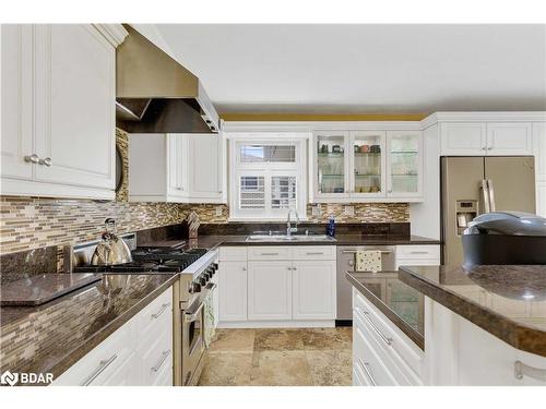 9 Bellevue Crescent, Barrie, ON - Indoor Photo Showing Kitchen