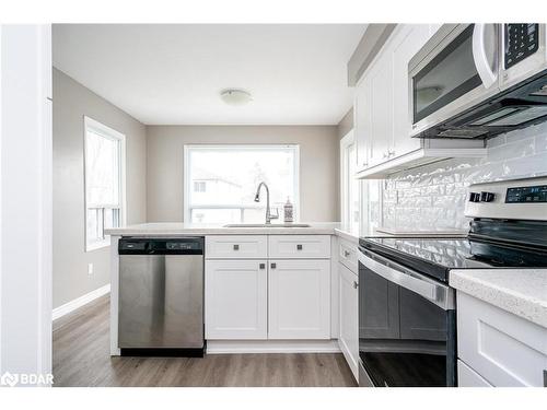 9 Penton Drive, Barrie, ON - Indoor Photo Showing Kitchen