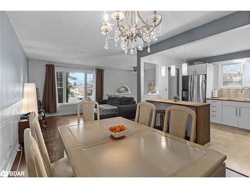 243 Mclellan Court, Kingston, ON - Indoor Photo Showing Dining Room