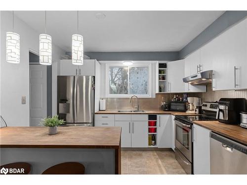 243 Mclellan Court, Kingston, ON - Indoor Photo Showing Kitchen