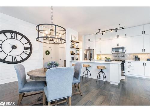 Gph5-111 Worsley Street, Barrie, ON - Indoor Photo Showing Dining Room