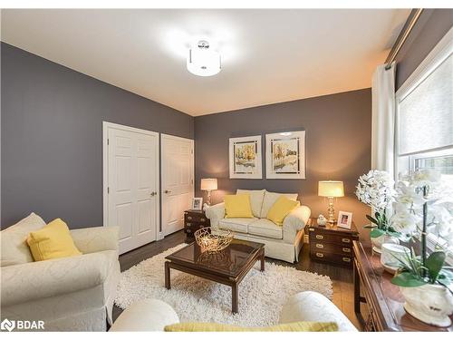 2517 Norton Road, Washago, ON - Indoor Photo Showing Living Room