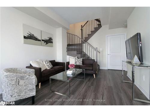 108-1565 Rose Way, Milton, ON - Indoor Photo Showing Living Room