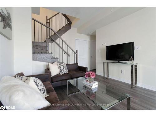 108-1565 Rose Way, Milton, ON - Indoor Photo Showing Living Room