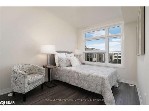 108-1565 Rose Way, Milton, ON - Indoor Photo Showing Bedroom