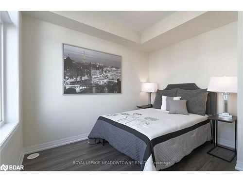 108-1565 Rose Way, Milton, ON - Indoor Photo Showing Bedroom