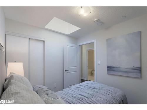 108-1565 Rose Way, Milton, ON - Indoor Photo Showing Bedroom