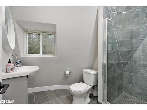 47 Campbell Avenue, Oro-Medonte, ON - Indoor Photo Showing Bathroom