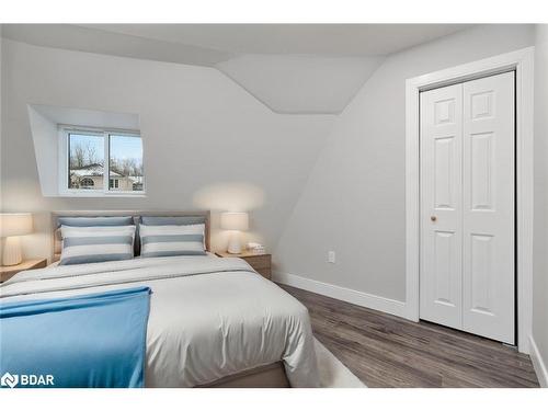 47 Campbell Avenue, Oro-Medonte, ON - Indoor Photo Showing Bedroom