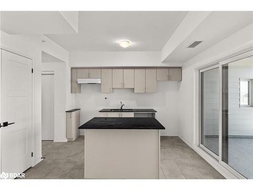 311-15 Kneeshaw Drive, Barrie, ON - Indoor Photo Showing Kitchen With Double Sink