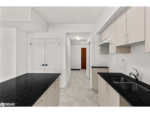 311-15 Kneeshaw Drive, Barrie, ON - Indoor Photo Showing Kitchen With Double Sink