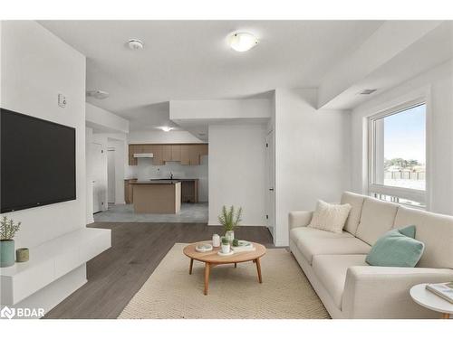 311-15 Kneeshaw Drive, Barrie, ON - Indoor Photo Showing Living Room