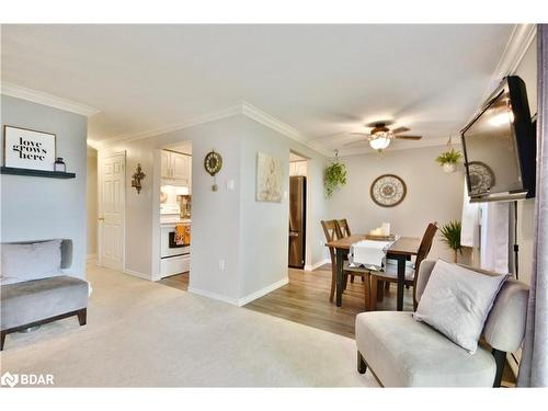 8-30 Loggers Run, Barrie, ON - Indoor Photo Showing Living Room