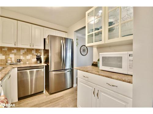 8-30 Loggers Run, Barrie, ON - Indoor Photo Showing Kitchen