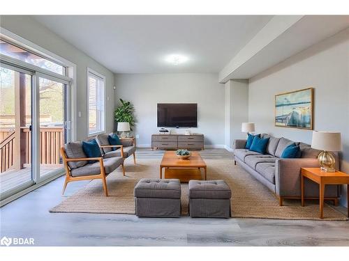 2-445 Ontario Street South Street, Milton, ON - Indoor Photo Showing Living Room