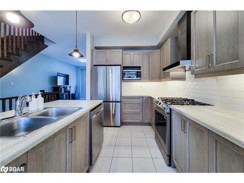 2-445 Ontario Street South Street, Milton, ON - Indoor Photo Showing Kitchen With Stainless Steel Kitchen With Double Sink With Upgraded Kitchen