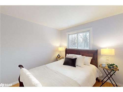 327 Delia Street, Orillia, ON - Indoor Photo Showing Bedroom