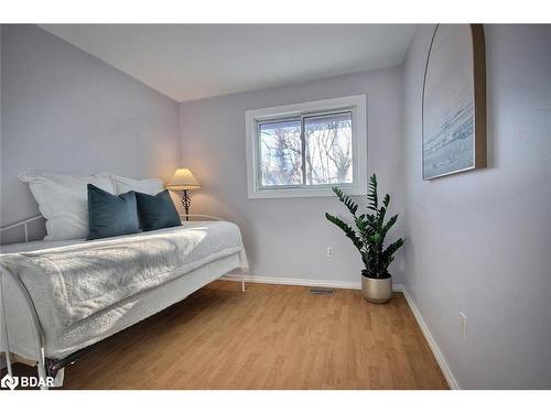 327 Delia Street, Orillia, ON - Indoor Photo Showing Bedroom