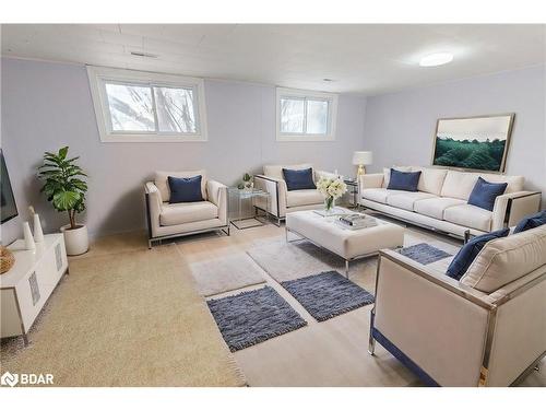 327 Delia Street, Orillia, ON - Indoor Photo Showing Living Room