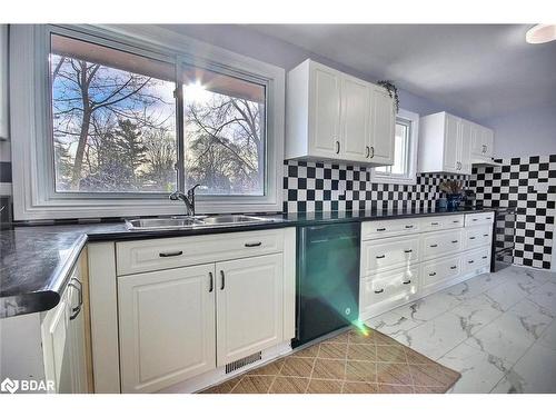 327 Delia Street, Orillia, ON - Indoor Photo Showing Kitchen