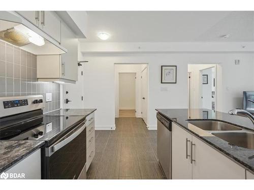 213-4 Spice Way, Barrie, ON - Indoor Photo Showing Kitchen With Double Sink