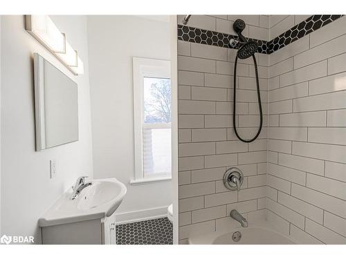 2-41 Worsley Street, Barrie, ON - Indoor Photo Showing Bathroom