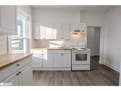 2-41 Worsley Street, Barrie, ON - Indoor Photo Showing Kitchen