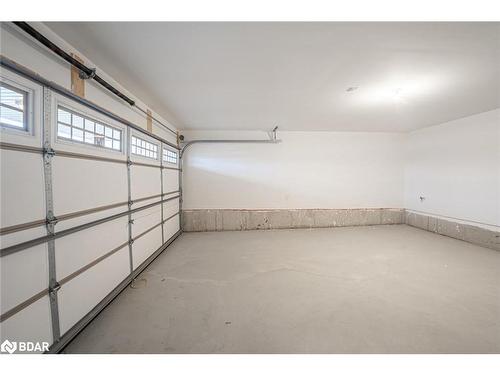 34 Betterridge Trail, Barrie, ON - Indoor Photo Showing Garage