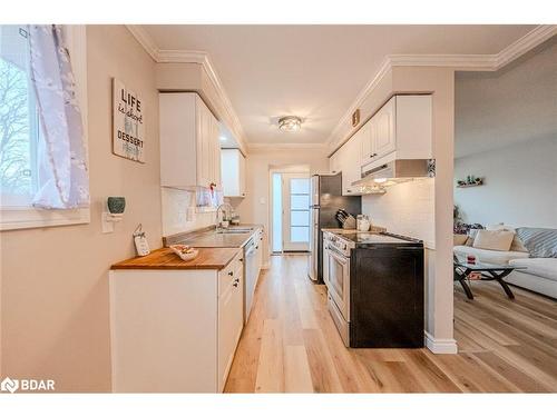 24B Bernick Drive, Barrie, ON - Indoor Photo Showing Kitchen