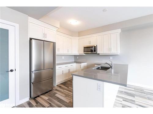 1052 Wright Drive, Midland, ON - Indoor Photo Showing Kitchen With Double Sink