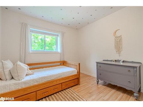 2994 Wasdell Falls Road, Washago, ON - Indoor Photo Showing Bedroom