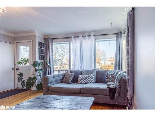 81 Store Street, Quinte West, ON - Indoor Photo Showing Living Room