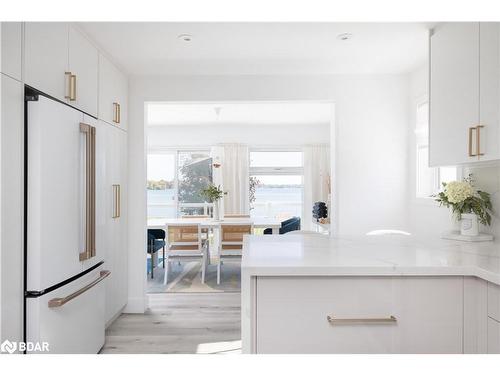 363 Macisaac Drive, Orillia, ON - Indoor Photo Showing Kitchen