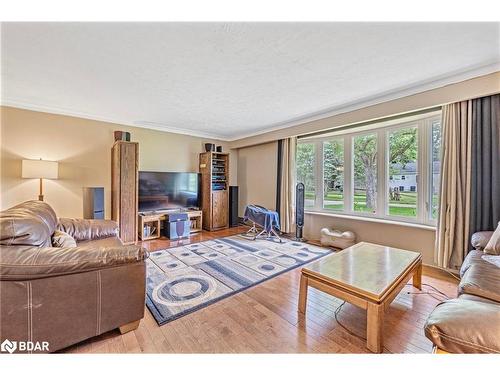 344 Victoria Street E, Alliston, ON - Indoor Photo Showing Living Room