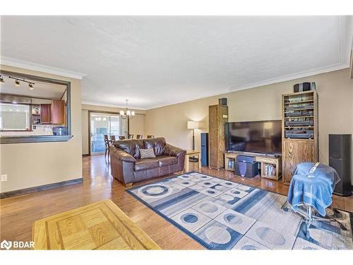 344 Victoria Street E, Alliston, ON - Indoor Photo Showing Living Room