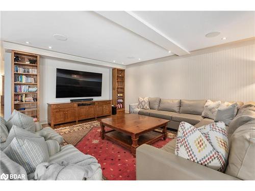 3211 Fleming Boulevard, Innisfil, ON - Indoor Photo Showing Living Room