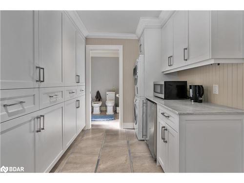 3211 Fleming Boulevard, Innisfil, ON - Indoor Photo Showing Kitchen