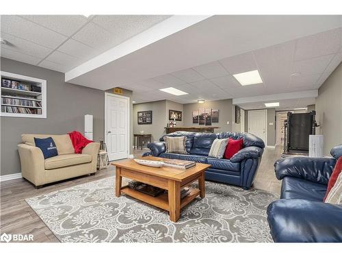 37 Mary Jane Road, Tiny, ON - Indoor Photo Showing Living Room