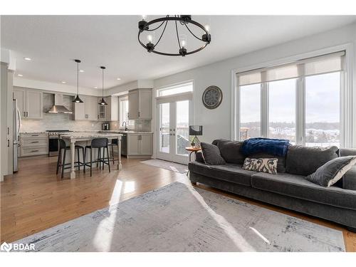 135 Jewel House Lane, Barrie, ON - Indoor Photo Showing Living Room