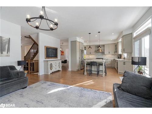 135 Jewel House Lane, Barrie, ON - Indoor Photo Showing Living Room