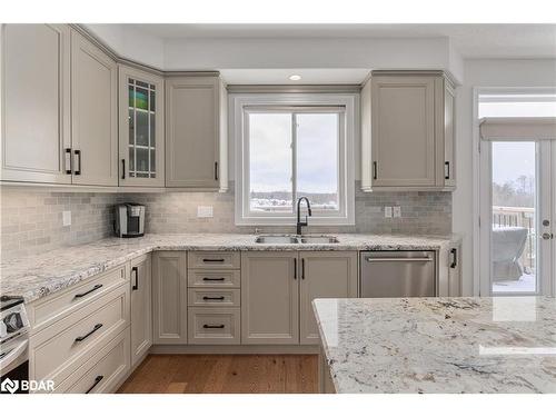 135 Jewel House Lane, Barrie, ON - Indoor Photo Showing Kitchen With Double Sink With Upgraded Kitchen